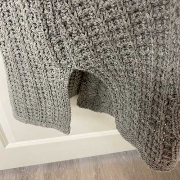 Kate & Mallory Sleeveless Open Front Cable Knit Cardigan/Vest. Gray. Medium - Picture 5 of 12